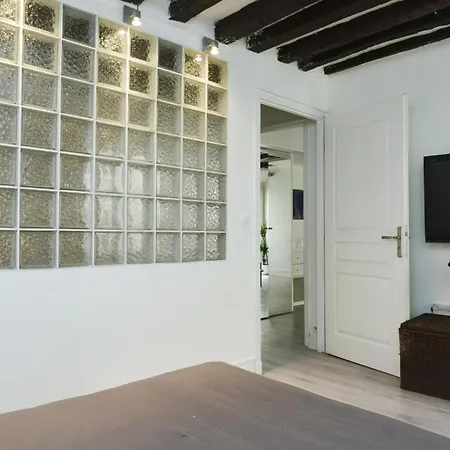 Cute Apartment#2 Beds# Rue Saint Denis *