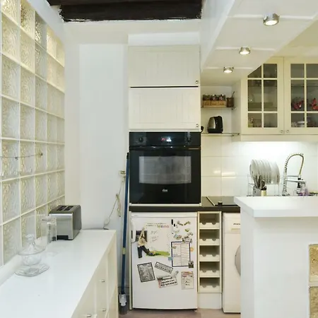 Cute Apartment#2 Beds# Rue Saint Denis *